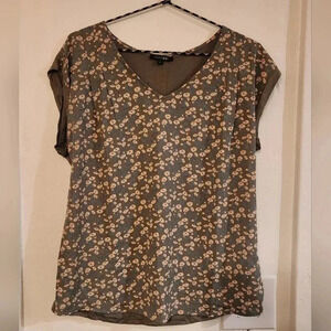 NWOT Papermoon floral tshirt blouse green buttons down back size small
